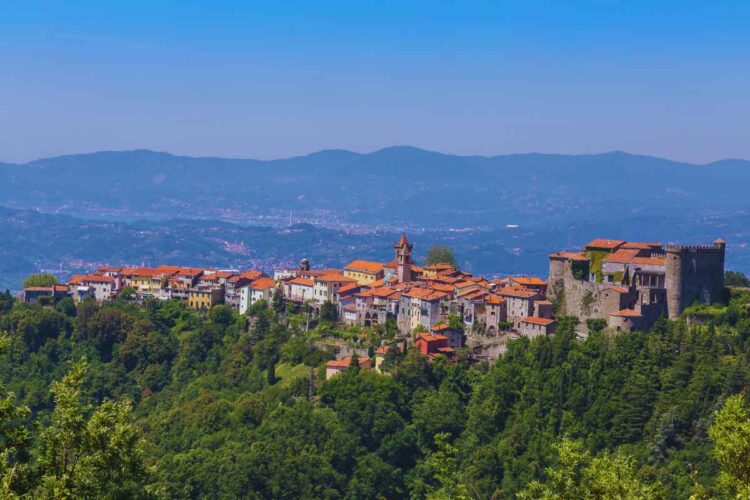 Il Castello Malaspina di Fosdinovo e le sue leggende: tra sogno e realtà